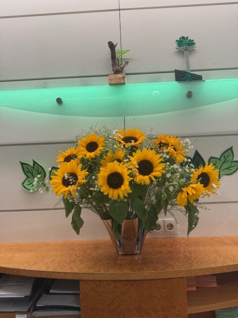 Goldene Sonnenblumen, warme Herbstfarben und natürliche Schönheit.